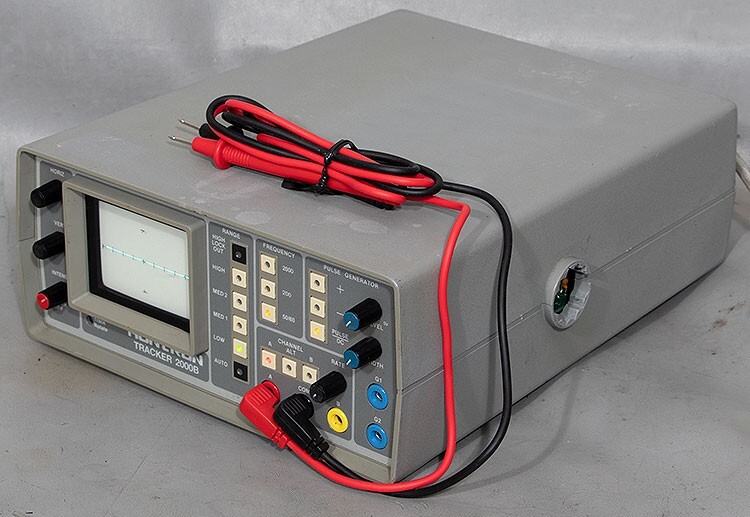 Huntron Tracker 2000 Pulse Generator/Signal Tracer/PCB & Component Checker 2000B