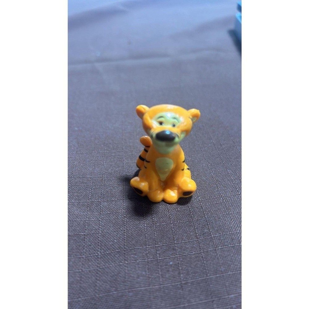 Tigger Sitting Down Disney Plastic Toy 2" Tall