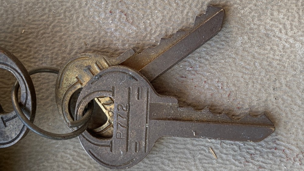 Lock - Master Lock - Keyed Alike - 1 @ New / 1 @ Pre Owned