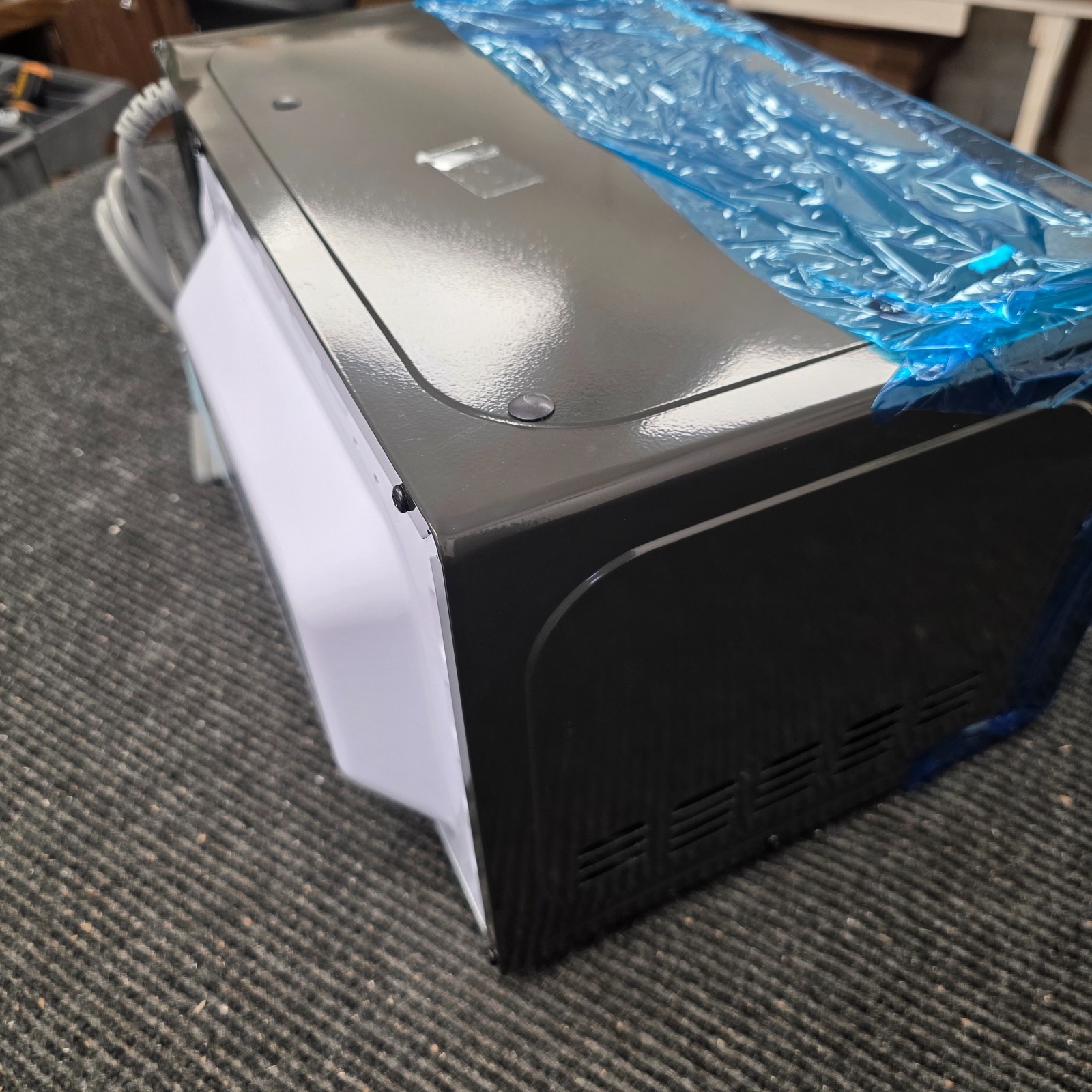 GE 0.7 Cu. Ft. Spacemaker Countertop Microwave Oven | GCHK07N1WSS | Small Dent