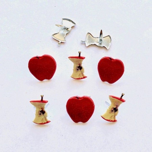 APPLE SCRAPBOOKING DECORATIVE BRADS EYELET OUTLET 8 PCS