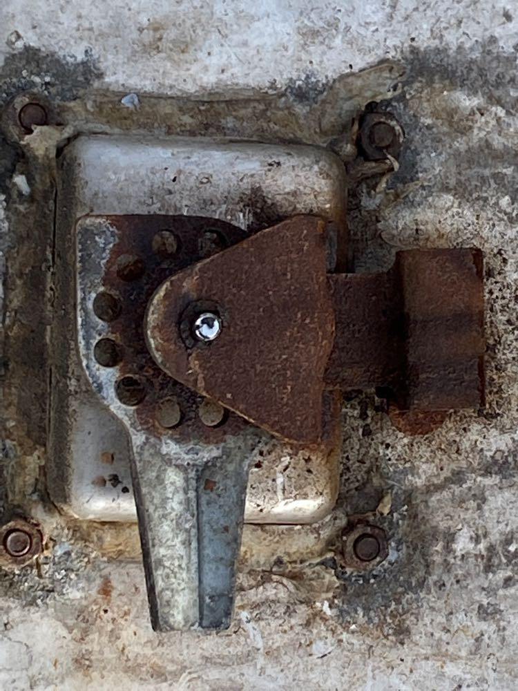 2016 Freightliner Cascadia Tool Box (693-10190)