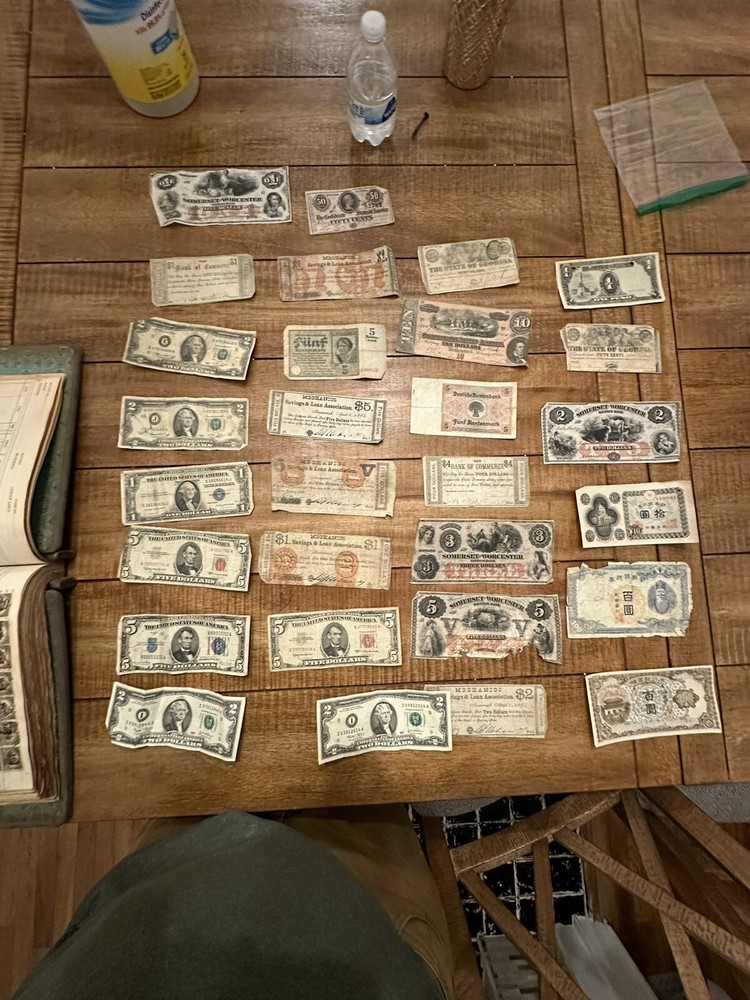 Stamps,confederate Money ,etc