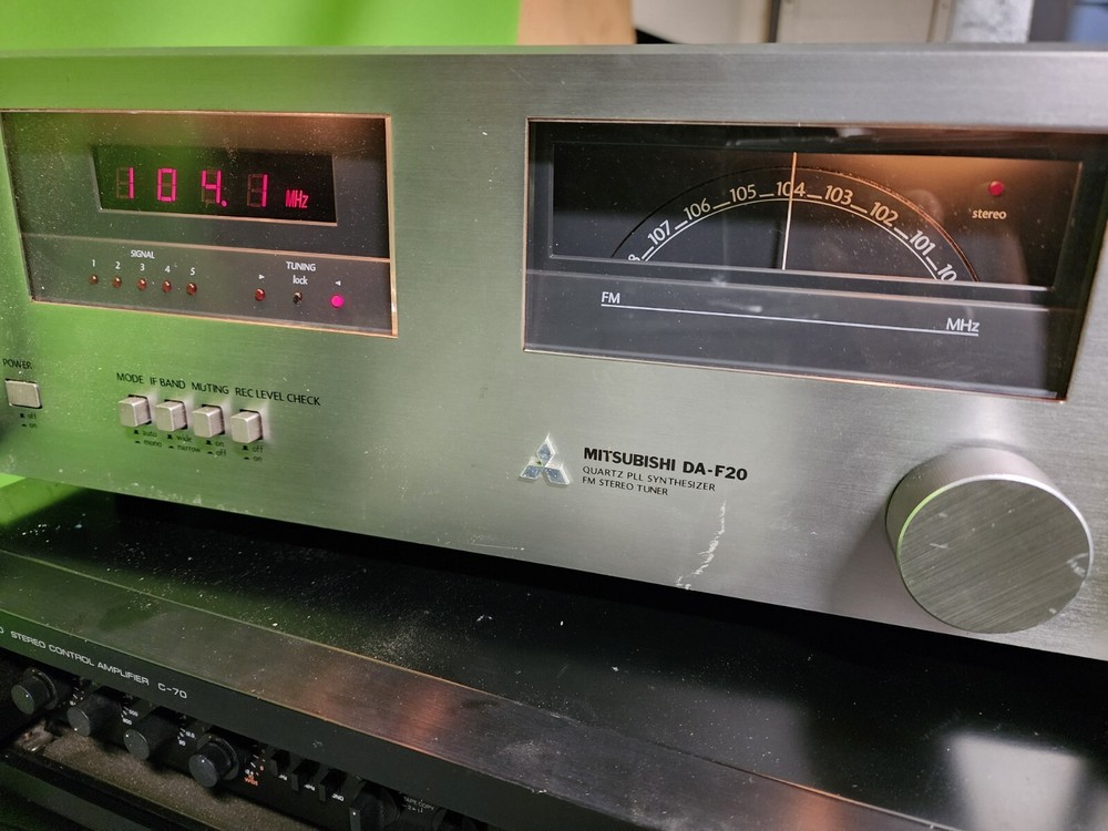 Mitsubishi DA-F20 Stereo Tuner
