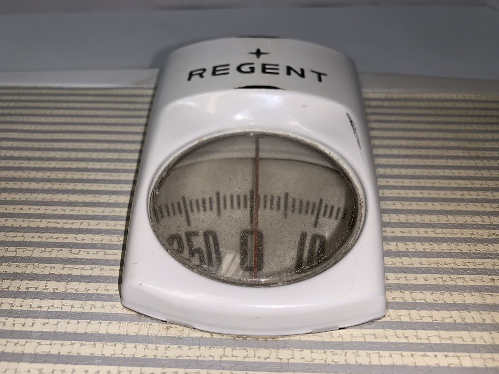 Bathroom Scale Regent MADE IN USA White Pattern DECENT SHAPE VINTAGE
