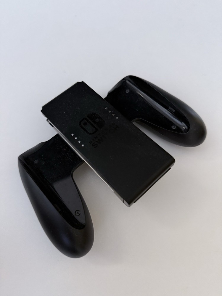 [Used] Assorted Nintendo Switch accessories (joy-con controllers. case, and etc)