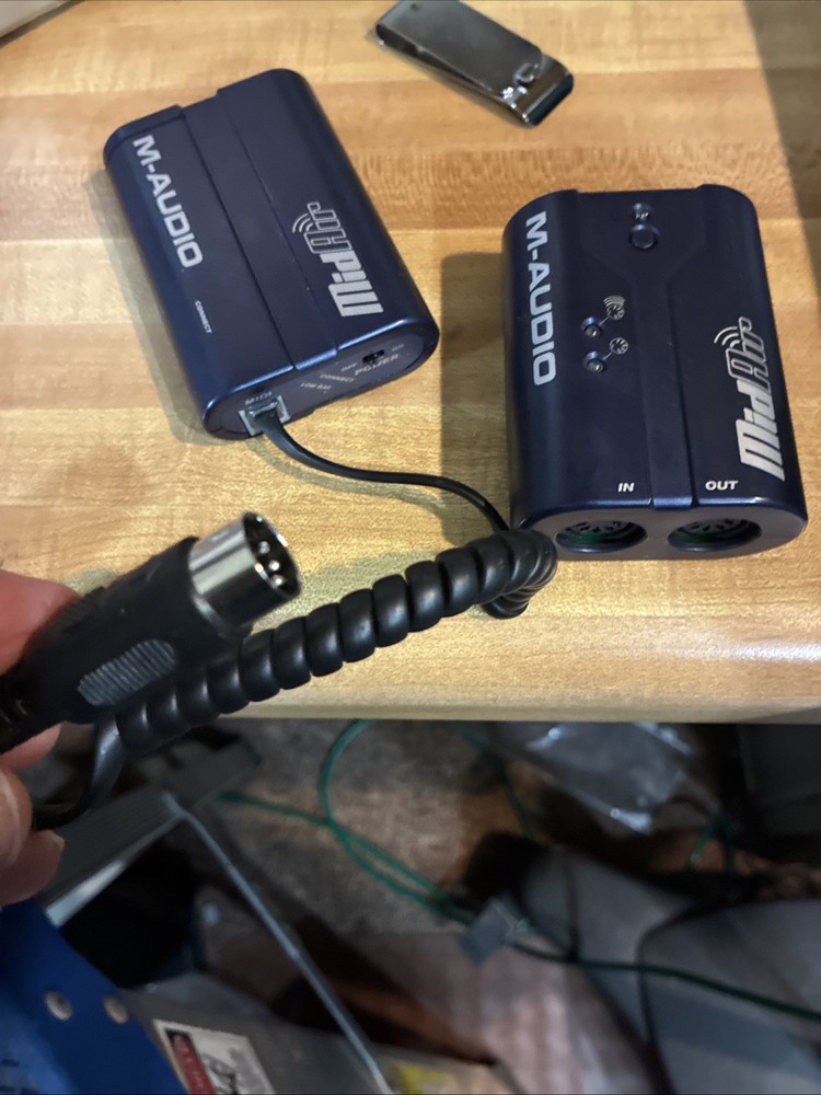 MIDAIR WIRELESS MIDI Transmitter And Receiver