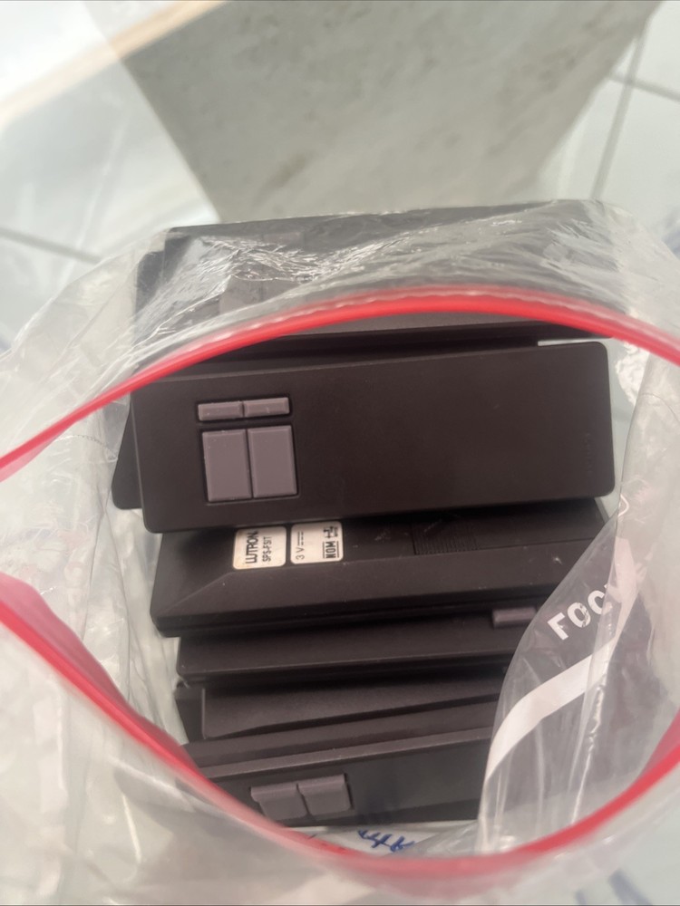 Lutron Telume TIR FSIT RP 3 Volt Programmable Wireless Remote Control Bulk (22)