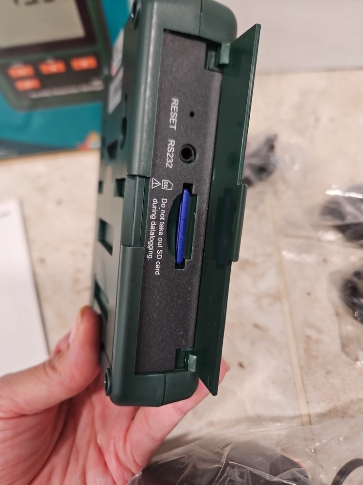 EXTECH INSTRUMENTS. SD500 - Humidity / Temperature Datalogger-NEW