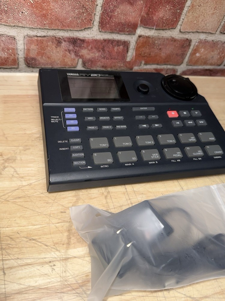 YAMAHA RY20 Rhythm Programmer Drum Machine