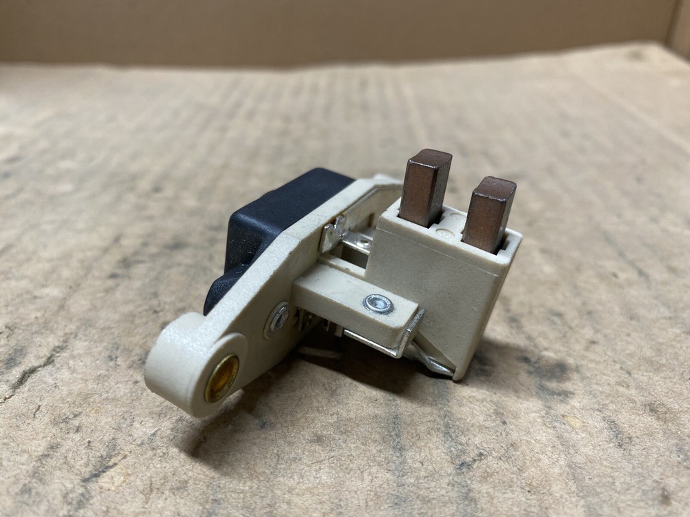 New Old Stock Lazorlite Voltage Regulator #U18-5485