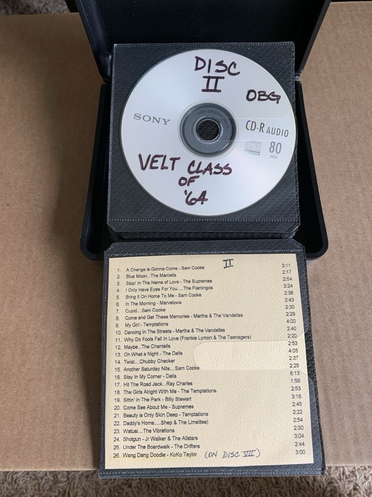 CDProjects Hard Shell Storage Case Metal 12 Sleeves Holds 24 Discs CD Projects