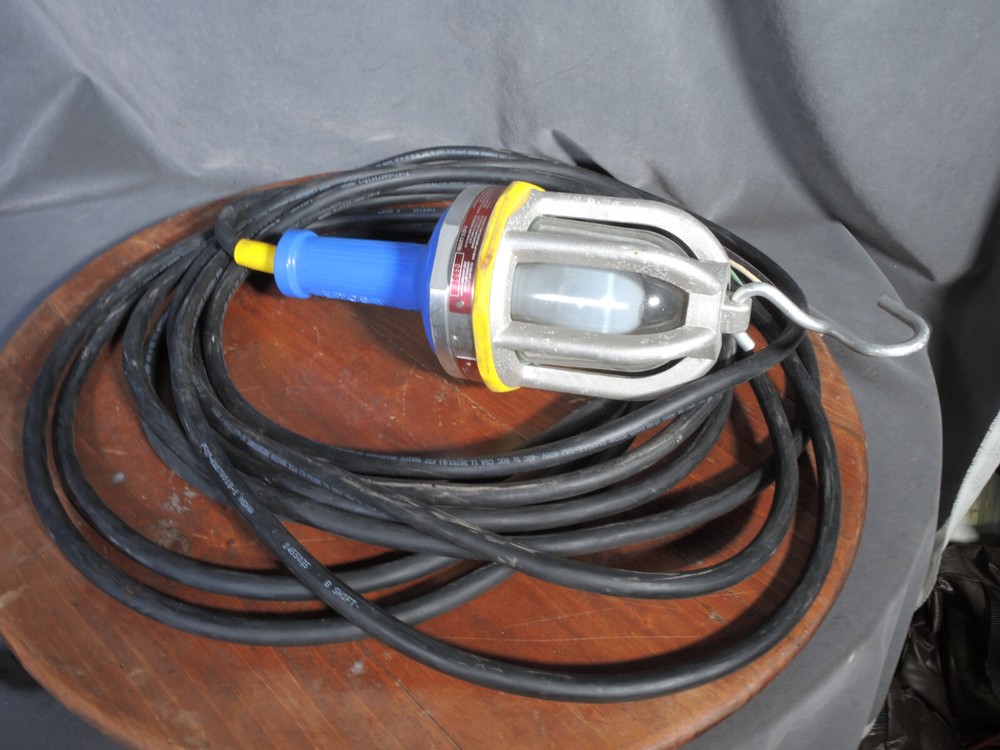 Ericson 2600 Drop LIght Temporary Lighting Hazardous Location Explosion Proof