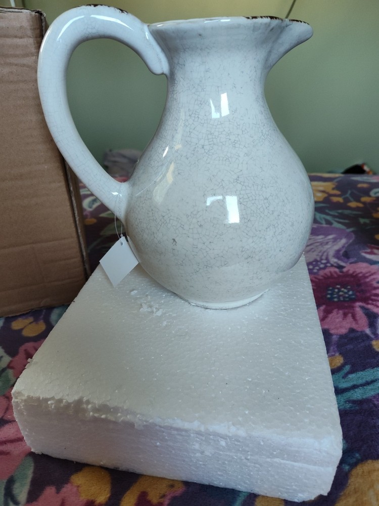 WHITE-FACED WATER POT SUPER CUTE