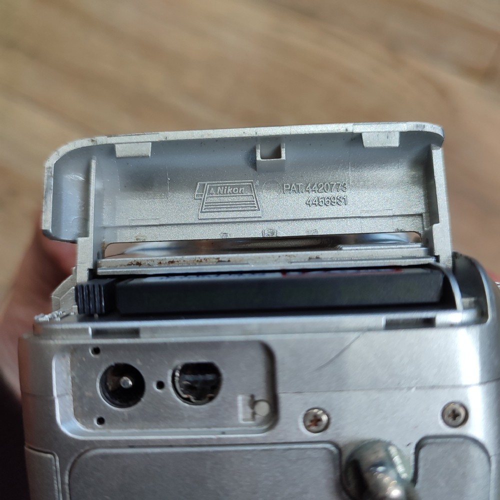 Nikon Coolpix 4300 4.0MP Digital Camera • Working