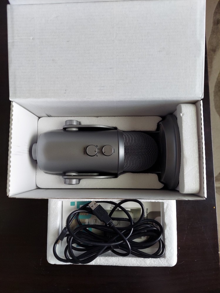 Blue Yeti USB Microphone - Cool Grey