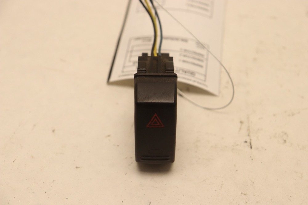 2018-2023 PETERBILT 579 PACCAR HAZARD LIGHT WARNING SWITCH BUTTON OEM