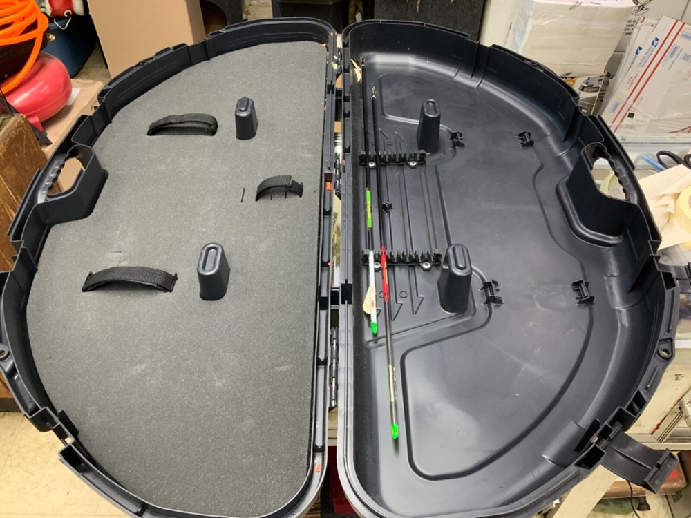 Plano Protector Compact Bow Case Black Single Bow Model 1110
