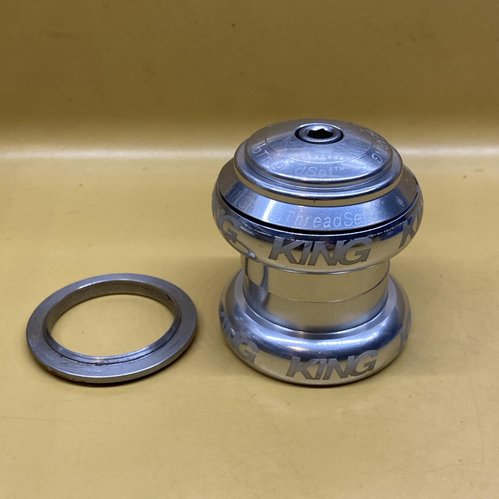 Silver Chris King 1-1/8" NoThreadset Threadless Sealed Bearing Headset