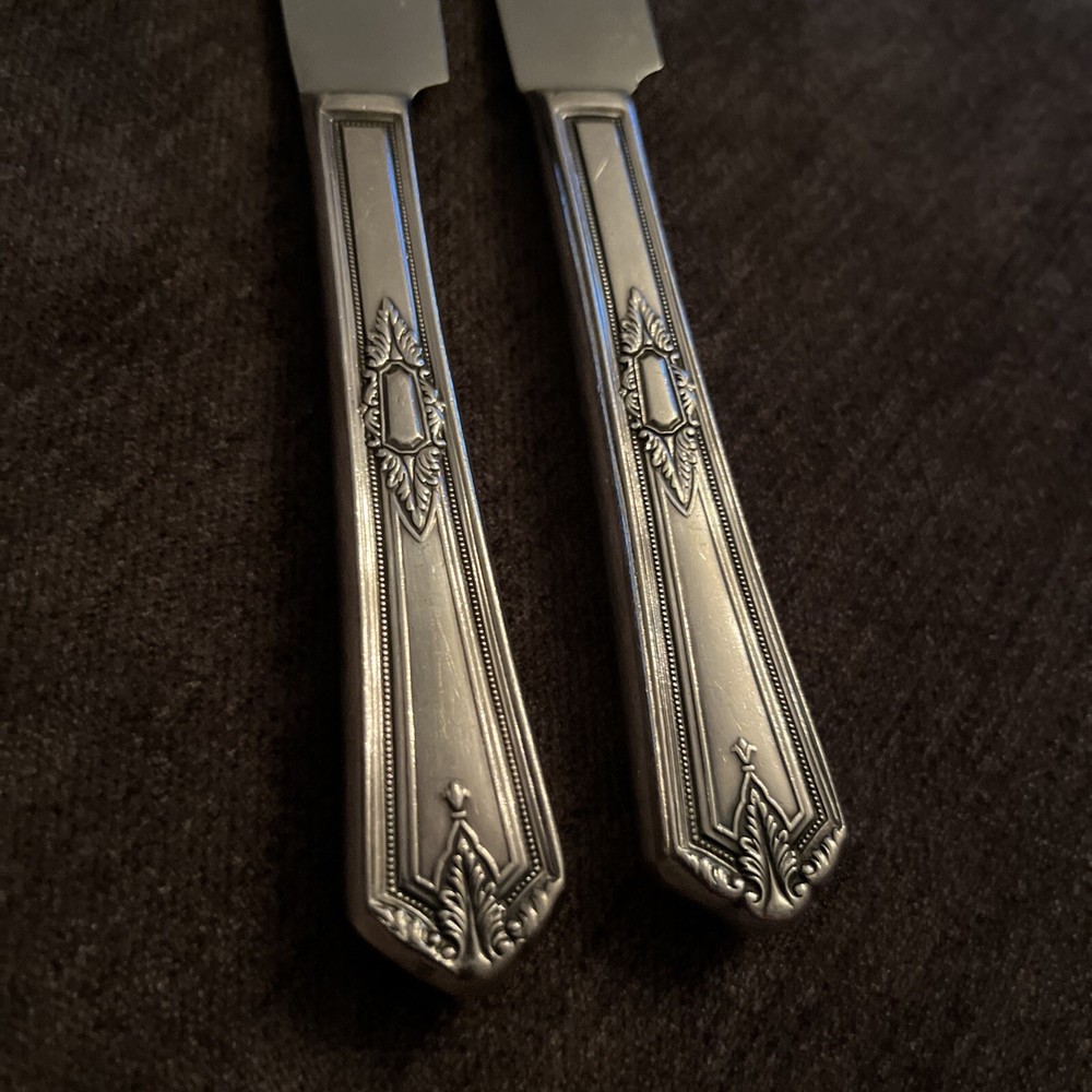 2 R&B Rogers & Bros LYRIC Pattern Silverplate Flatware DINNER KNIVES 9”