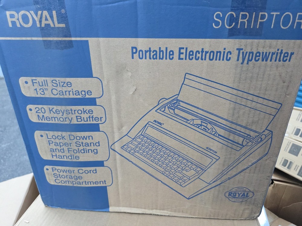 Royal 69149V Scriptor 9" 45-Key Typewriter
