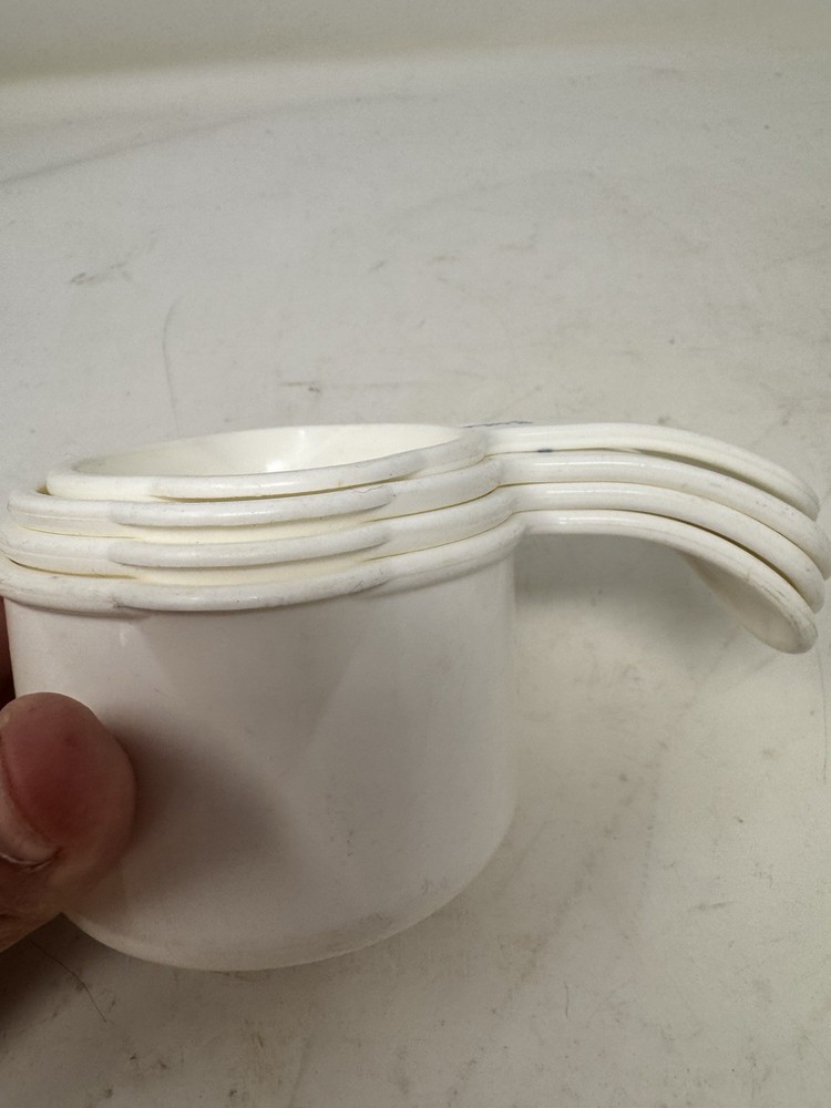 Tupperware Measuring Cups Set of 4 Stackable Curved Handle Double Spouts White