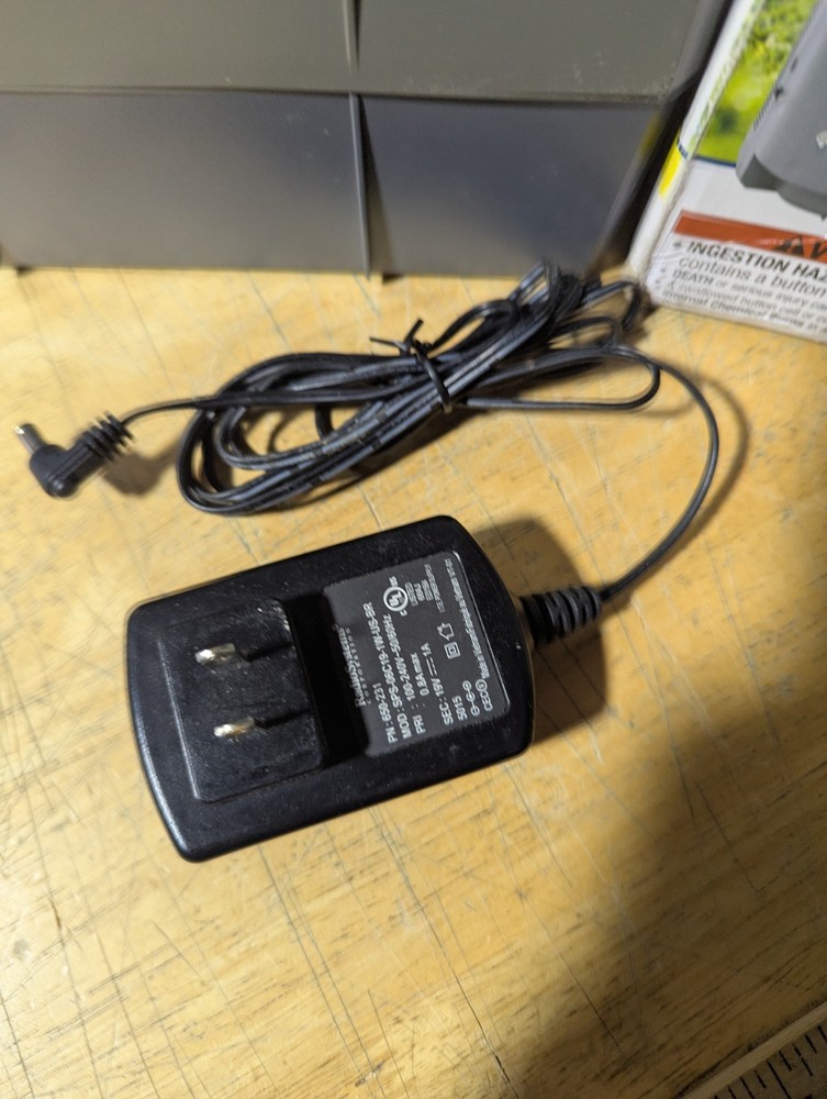 UNTESTED, POWERS ON PetSafe #300-034 BASE ONLY Wireless Fence Pet Containment