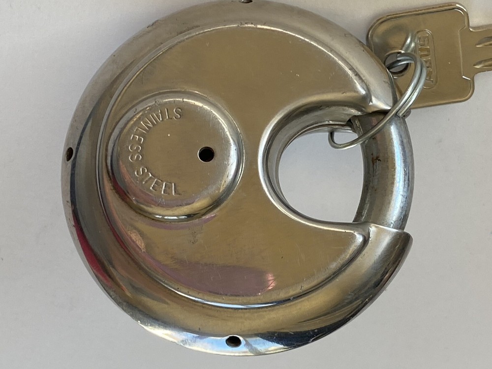 Used Disc padLock C970 Chateau Security Round Disk Lock silver pad 2 keys