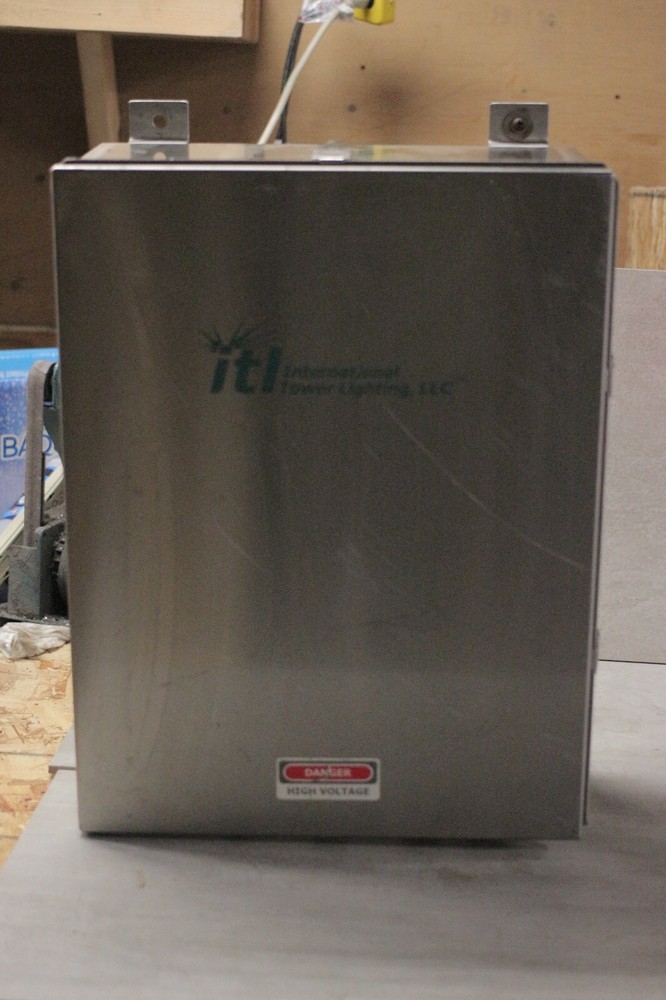 ILS-3400 Medium Intensity Dual Lighting Control box -- Parts -- missing CAPS