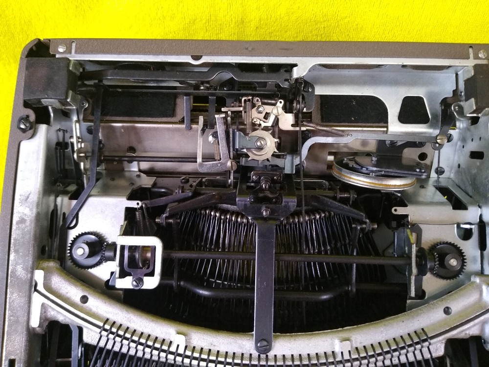 Vtg Smith Corona Typewriter Silent Floating Shift With Case Working Green Keys