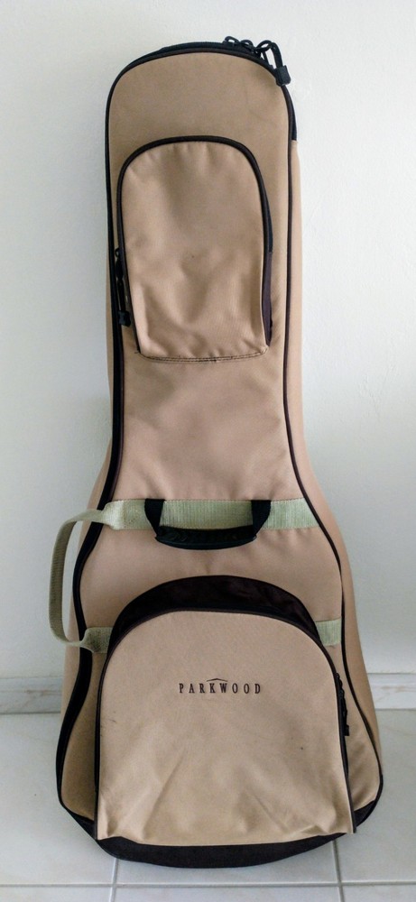 Gig bag/Soft Carrying case for Acoustic Guitar, 2 pockets, back straps &  handle