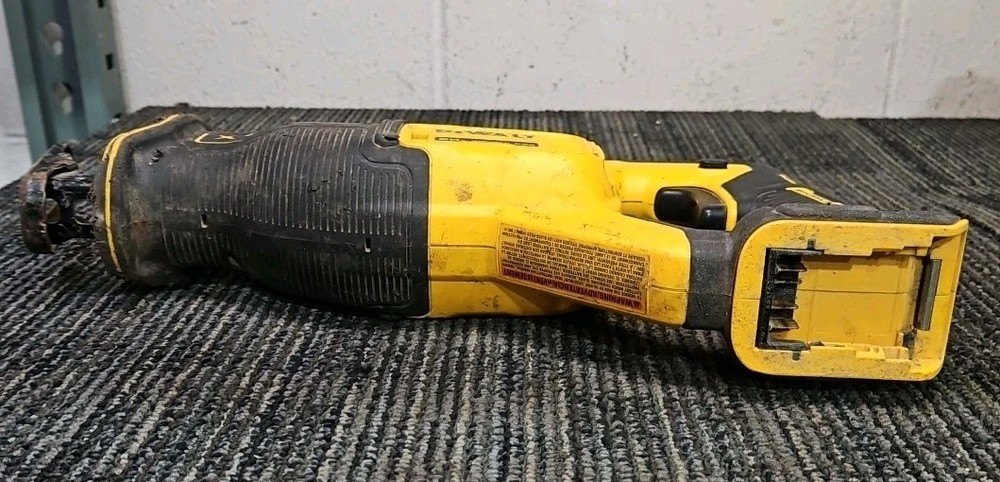 DeWalt Tools DCS382 Variable Speed Reciprocating Saw + 1.3Ah Batt & Charg - READ