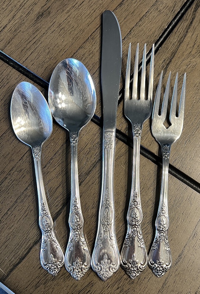 Oneida Distinction Deluxe HH Kennett Square 5 Pcs Place Setting Fork Spoon Knife