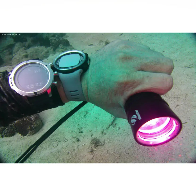 Diving Waterproof Flashlight (Uses 18650 Rechargeable Battery)