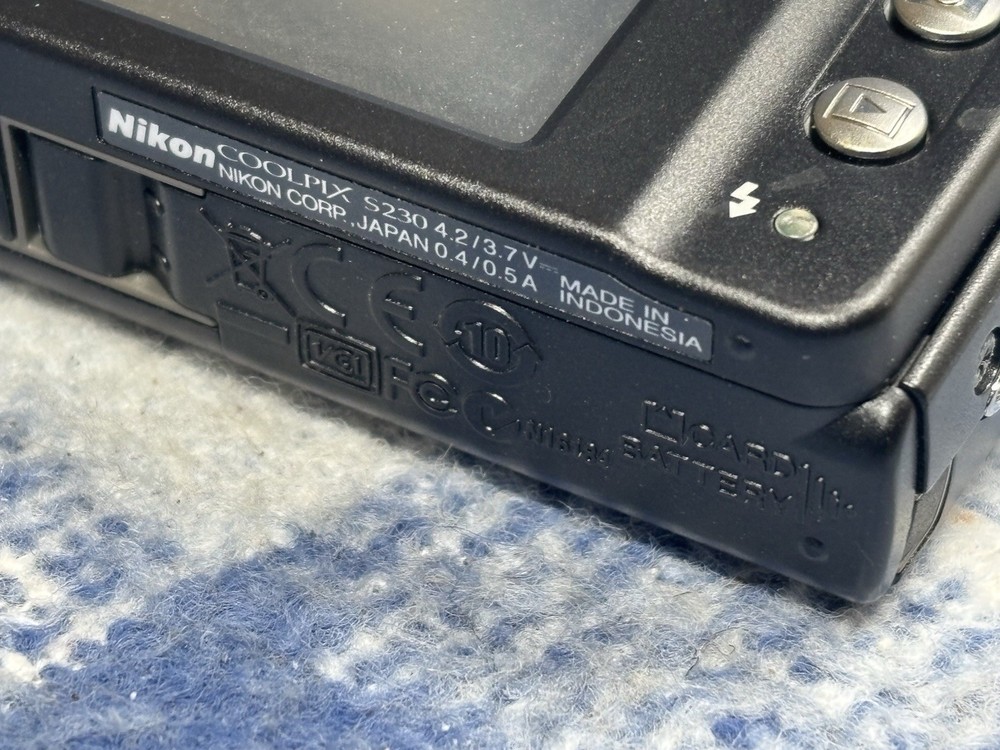 Nikon Coolpix S230 Digital Camera 10MP Touchscreen LCD