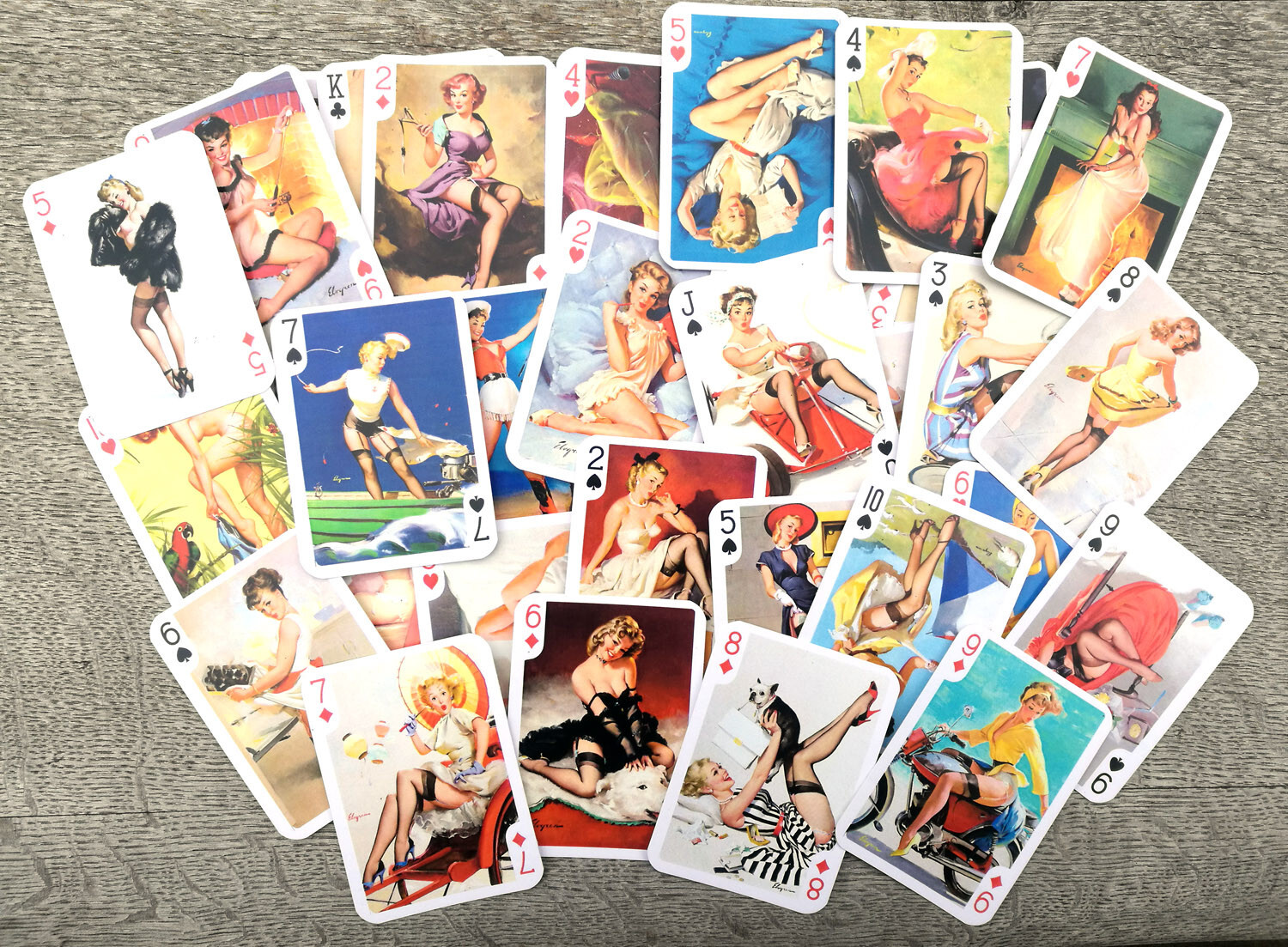 Playing Cards ~ PIN-UP LADIES Vintage Women in Pin Up Style Outfits 035