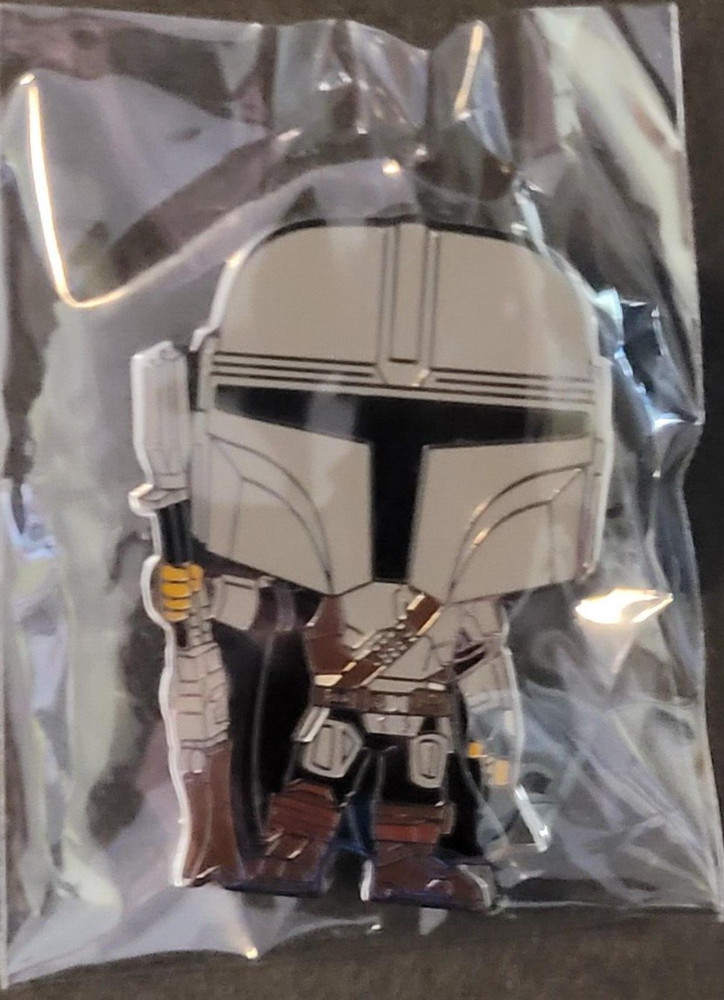 GAMESTOP  EXCLUSIVE "MANDALORIAN" SEALED PIN!!