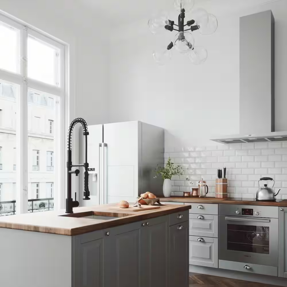 Zurich Single Handle Pull-Down Sprayer Kitchen Faucet in Matte Black