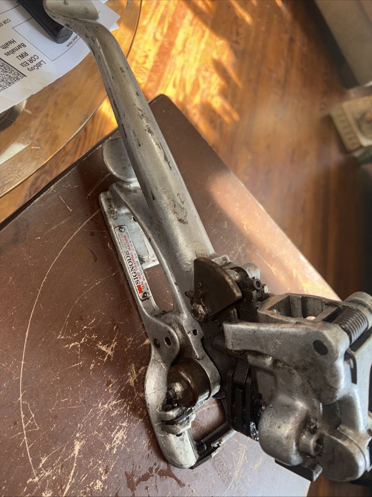 Signode Seal Feed Strapping Machine Model SFC5823 Size 5/8