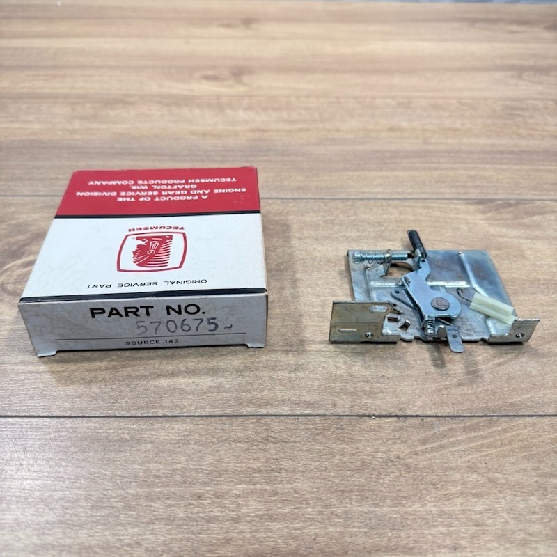 New TECUMSEH OEM NOS THROTTLE BRACKET / 570675