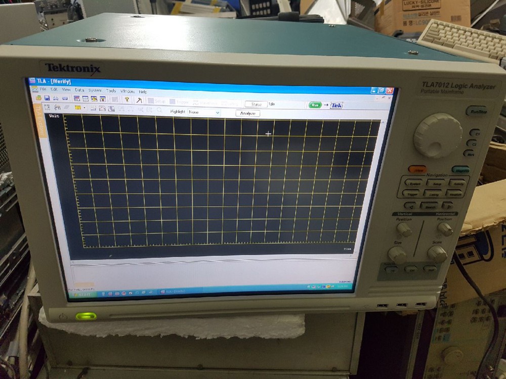 Tektronix TLA7012 Logic Analyzer + TLA7S16 Module + PG3A Patte Generator