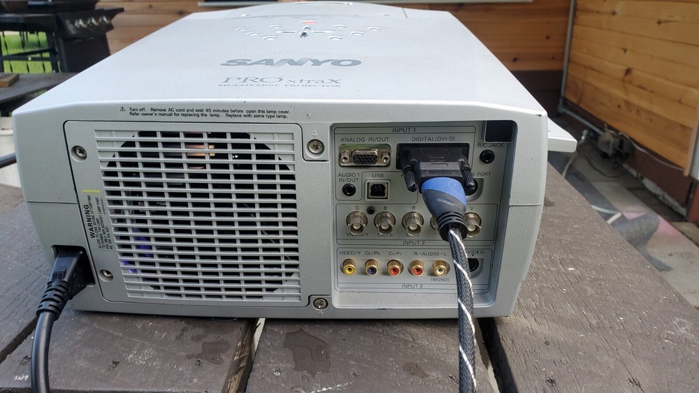 Sanyo PLC-XP56 Projector