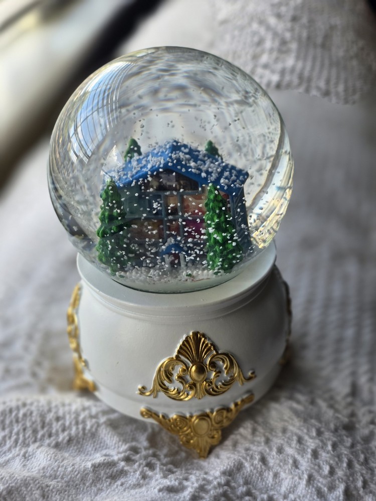 Taylor Swift Lover Snow Globe With Original Box * Authentic *