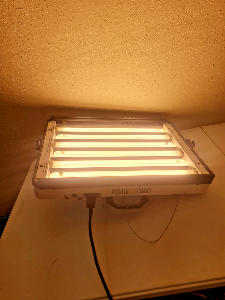 Lowel E-Studio 6 Fluorescent Light w/ Power Cord