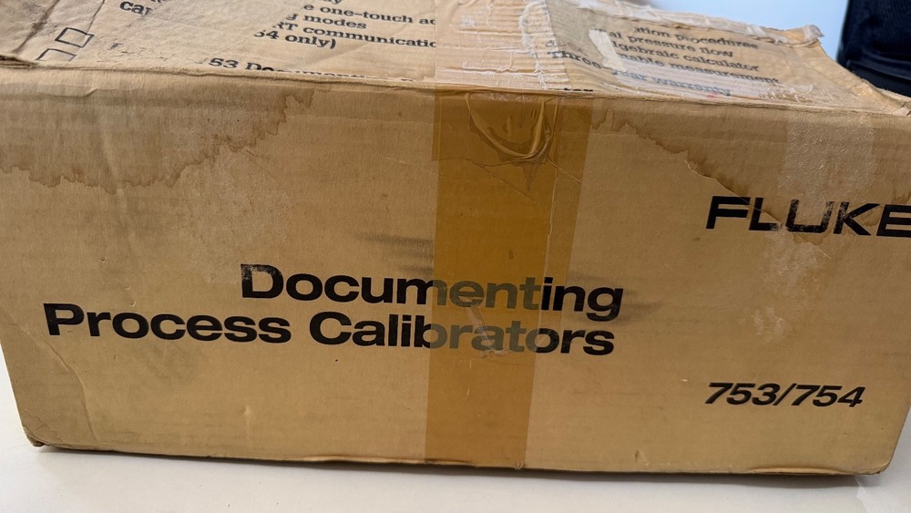 Fluke 754 Documenting Multifunction Process Calibrator