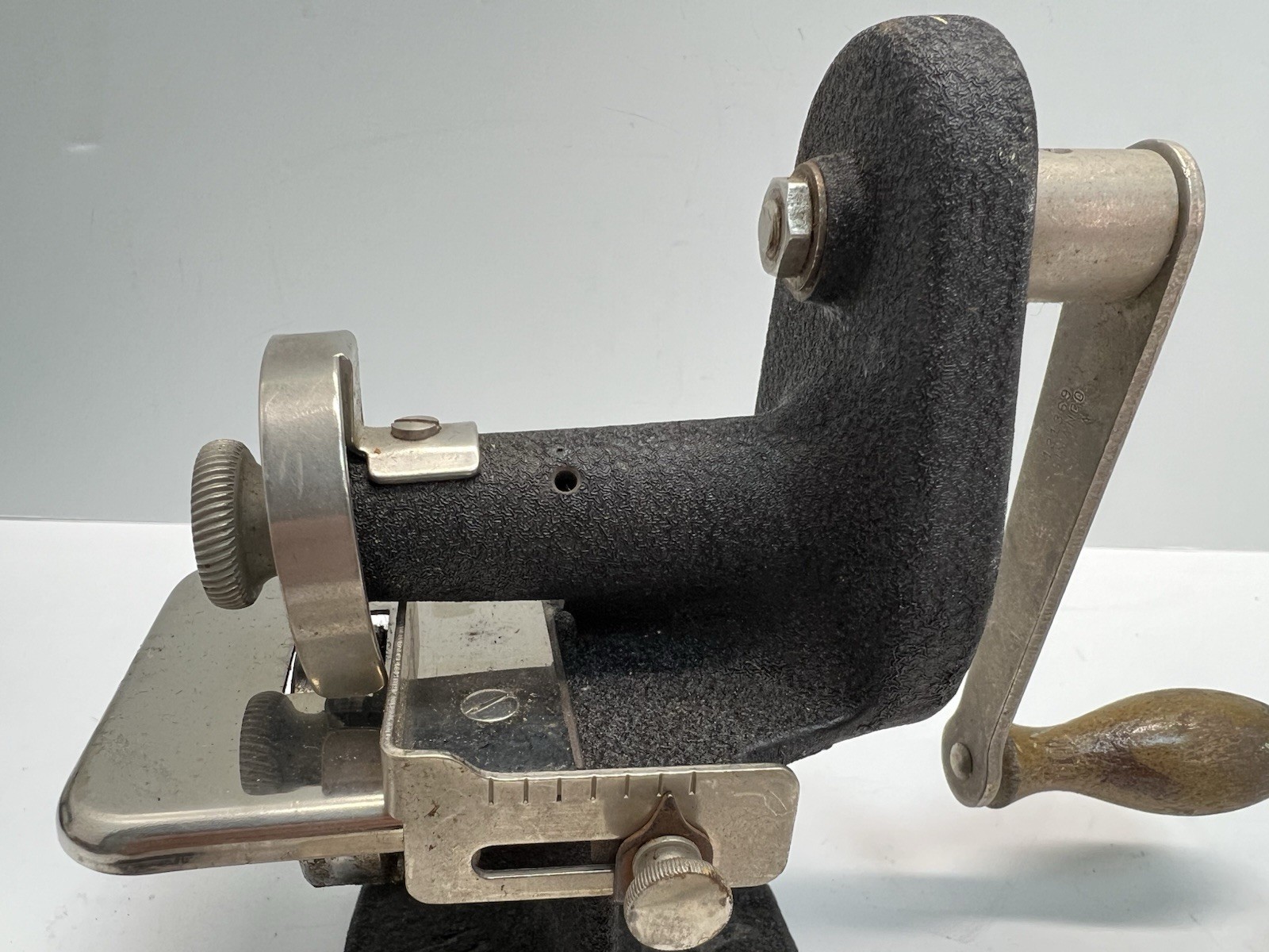 Singer Ball Bearing Hand Operated Pinking Machine 121379 Pinker 1935 + Accessori