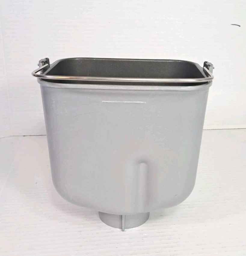 White Westinghouse Bread Maker Pan & Paddle Kneading Replacement Model WWTR444