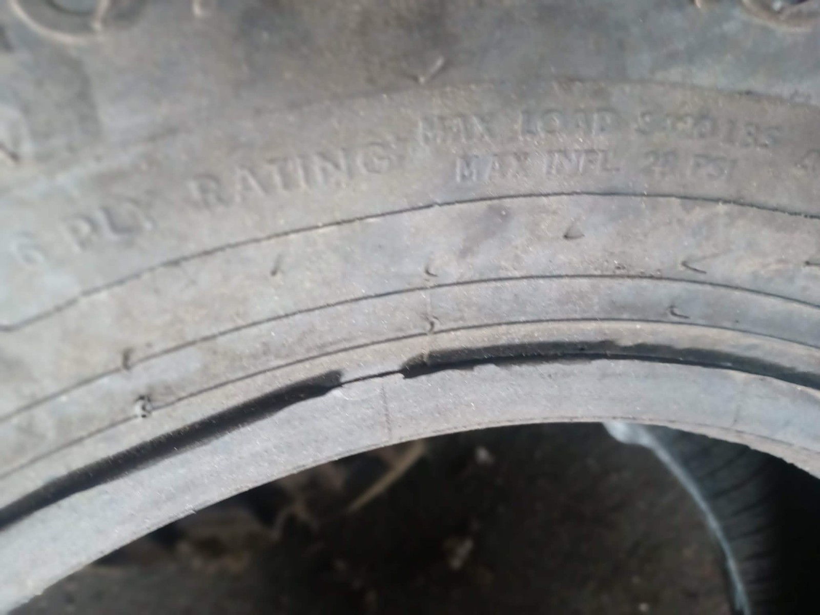 12.5/80-18 TIRE R-4 INDUSTRIAL 6PLY NEW COSMETIC BLEM 1258018 12.5 80 18