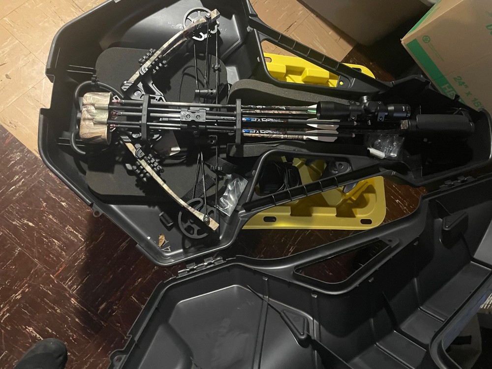 Dagger 390 crossbow and case