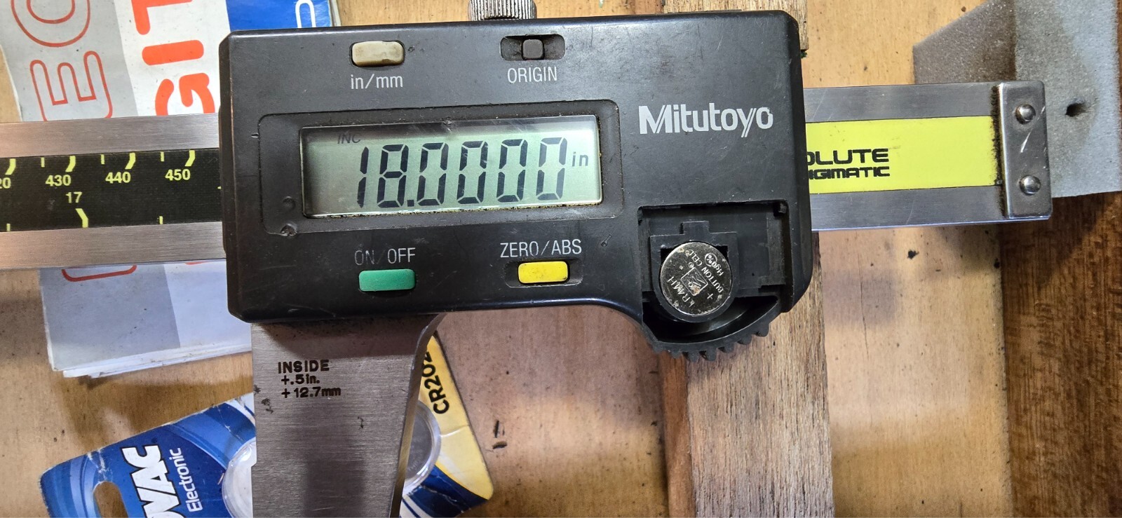 Mitutoyo ABSOLUTE Digimatic Nib Jaw Caliper 0-18" / 0-450mm 550-223-10